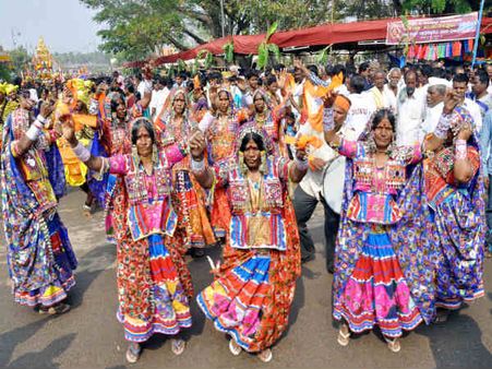 ಜನಪದ ಸೊಗಡಿನಿಂದ ಮಿಂಚಿದ ಸುತ್ತೂರು ರಥೋತ್ಸವ
