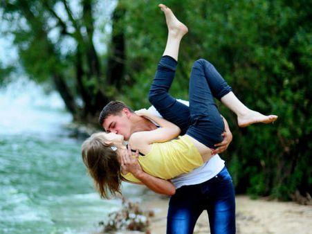 ಭೂಮಿ ಸುತ್ತಾ ಸುತ್ತಿದ್ರೆ.. ಸಿಗಬಹುದಾ ಒಂದು ಮುತ್ತು?