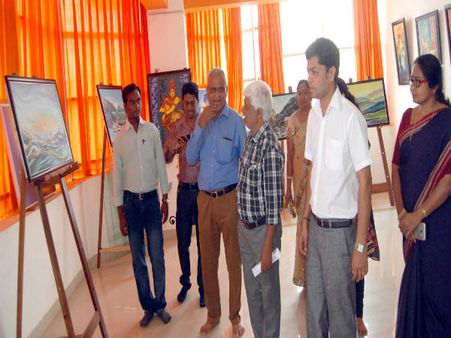 ಹುಬ್ಬಳ್ಳಿ: ಕಲಾವಿದರ ಮನಸೆಳೆವ ಸಮೂಹ ಚಿತ್ರಕಲಾ ಪ್ರದರ್ಶನ