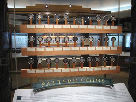 ಅಲ್ಲಿ ಎಲ್ಲಿ ನೋಡಿದರೂ, ಯಾವ ಕಡೆ ತಿರುಗಿದರೂ ದುಡ್ಡೇ ದುಡ್ಡು!