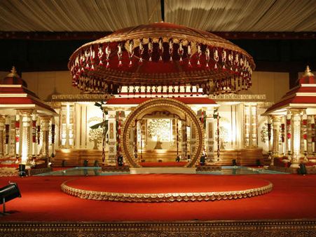 ಮದುವೆಯಾದ್ರೆ ಅರಮನೆ ಮೈದಾನದಲ್ಲಿ ಆಗಬೇಕು, ಏನಂತೀರಿ?