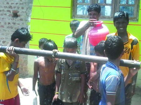 ಮಳೆರಾಯನ ಓಲೈಕೆಗೆ ಎಚ್ಡಿ ಕೋಟೆಯಲ್ಲಿ ಕಪ್ಪೆ ಮೆರವಣಿಗೆ