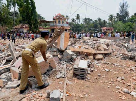 ಕೊಲ್ಲಂ ದೇವಾಲಯದ ಬಳಿ ಪಟಾಕಿ ತುಂಬಿದ 3 ಕಾರು ಪತ್ತೆ
