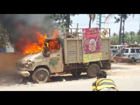 ಗಾರ್ಮೆಂಟ್ಸ್ ನೌಕರರ ಪ್ರತಿಭಟನೆಯ ಸಚಿತ್ರ ವಿವರ