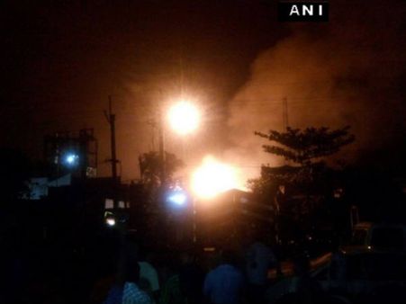 ವಿಶಾಖಪಟ್ಟಣದಲ್ಲಿ ಅಗ್ನಿ ಆಕಸ್ಮಿಕ, 6 ಟ್ಯಾಂಕರ್ ಸ್ಫೋಟ