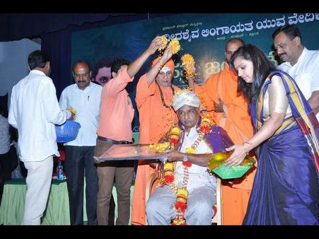 ವೀರಶೈವ ವೇದಿಕೆಯಿಂದ ಬಸವ ಸಿರಿ ಪ್ರಶಸ್ತಿ ಪ್ರದಾನ