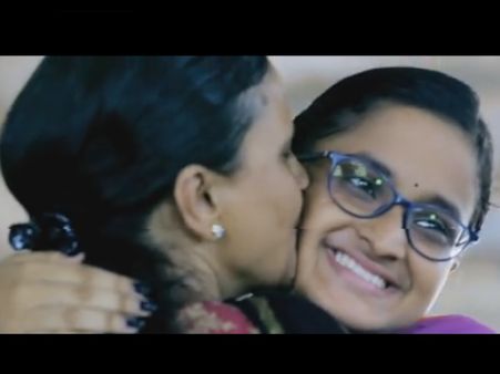 ಅಮ್ಮನಿಗೆ ಪ್ರೀತಿಯಿಂದ ಕಾಣಿಕೆ ಕೊಟ್ಟ ಗಾಯಕ ವಾಸು ದೀಕ್ಷಿತ್