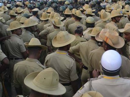 ಪೊಲೀಸರ ಸಮಸ್ಯೆಗೆ ಕಿವಿಗೊಡಿ, ಸರ್ಕಾರಕ್ಕೆ ಆಪ್ ಸಲಹೆ