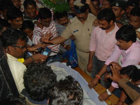 ಹುಬ್ಬಳ್ಳಿ ಹುತಾತ್ಮ ಸೈನಿಕನಿಗೆ ಅಂತಿಮ ನಮನ