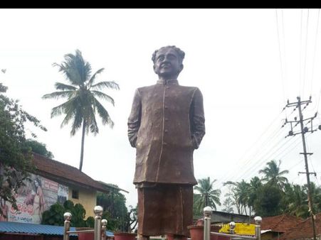 ಕುವೆಂಪು ಹೀಗಿದ್ರಾ? ತೀರ್ಥಹಳ್ಳಿ ಪ್ರತಿಮೆ ಸರಿಯಿಲ್ಲ