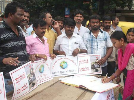 ಪೊಲೀಸರ ಮುಷ್ಕರ ಬೆಂಬಲಿಸಿ ಬೆಂಗಳೂರಲ್ಲಿ ಸಹಿಸಂಗ್ರಹ