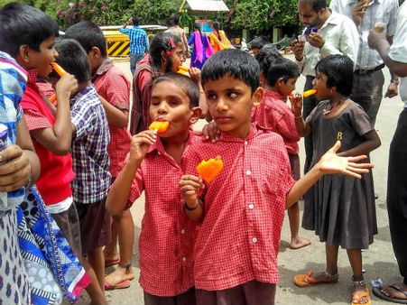 ಮಾನವೀಯತೆಯ ಸಾಕ್ಷಾತ್ಕಾರ ಮಾಡಿಸಿದ ಅಂಧ ಮಕ್ಕಳು!