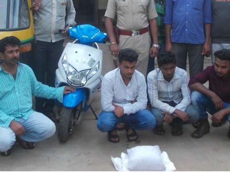 ಬೈಲಕುಪ್ಪೆ ಮಾರುಕಟ್ಟೆಯಲ್ಲಿ ಕದ್ದುಮುಚ್ಚಿ ಗಾಂಜಾ ಮಾರಾಟ