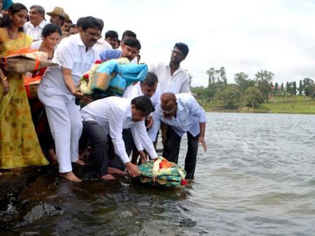 ಹಾರಂಗಿಗೆ ಬಾಗಿನ ಅರ್ಪಿಸಿದ ಸಚಿವ ಎಂಆರ್ ಸೀತಾರಾಂ