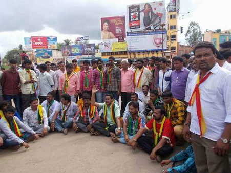 ಉತ್ತರ ಕರ್ನಾಟಕದಲ್ಲಿ ಭುಗಿಲೆದ್ದ ರೈತರ ಆಕ್ರೋಶ