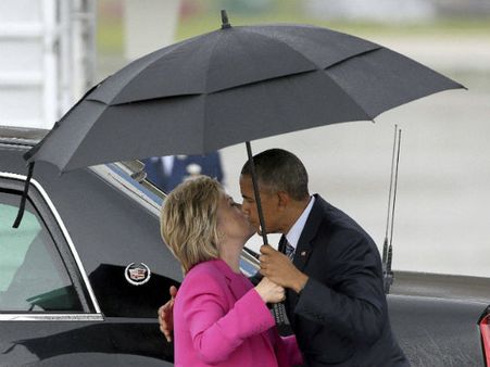 ರಂಜಾನ್ ಆಲಿಂಗನ, ಹಿಲರಿಗೆ ಒಬಾಮಾ ಚುಂಬನ