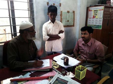 ತಂದೆಯ ಜೊತೆ ಕೂಲಿ ಮಾಡುತ್ತಿದ್ದ ಬಾಲಕ ಶಾಲೆ ಸೇರಿದ