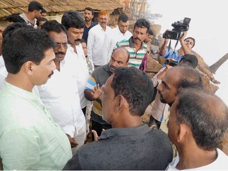 ಉಚ್ಚಿಲದಲ್ಲಿ ಕಡಲ್ಕೊರೆತದಿಂದಾಗಿ ನಳಿನ್ ಗೆ ತರಾಟೆ