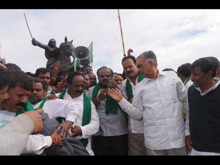 ಪೊಲೀಸರ ದೌರ್ಜನ್ಯ ಖಂಡಿಸಿ ಜೆಡಿಎಸ್ ನಿಂದ ಪ್ರತಿಭಟನೆ