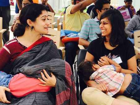 ಪುಟ್ಟ ಮಕ್ಕಳಿಗೆ ಸ್ತನ್ಯಪಾನ ಮಾಡಿಸಿದ ದಿಟ್ಟ ತಾಯಂದಿರು