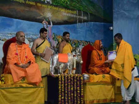 ಗೋಹತ್ಯೆಯಿಂದ ಸಿಗುವ ವಸ್ತುಗಳನ್ನು ತ್ಯಜಿಸಿ, ಶ್ರೀಗಳ ಸಂದೇಶ