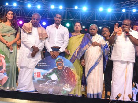 ಕಿಕ್ಕಿರಿದ ಅಭಿಮಾನಿಗಳ ನಡುವೆ ಜಾಗ್ವಾರ್ ಧ್ವನಿಸುರಳಿ ಬಿಡುಗಡೆ