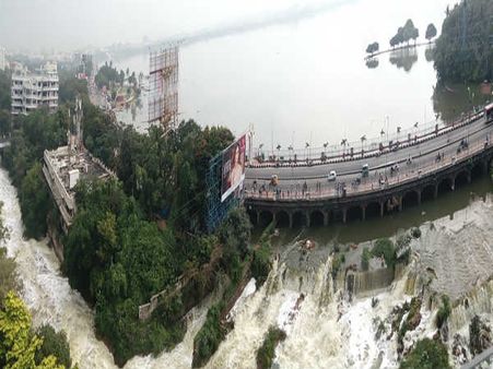 ಮಳೆಗೆ ಆಂಧ್ರದ ಗುಂಟೂರು ಜಲಾವೃತ: ಪ್ರವಾಹಕ್ಕೆ 8 ಮಂದಿ ಬಲಿ!