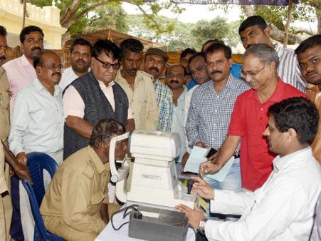 ಕಸಾಪದಿಂದ ಆನೆ ಮಾವುತರು, ಕಾವಾಡಿಗಳಿಗೆ ನೇತ್ರ ತಪಾಸಣೆ