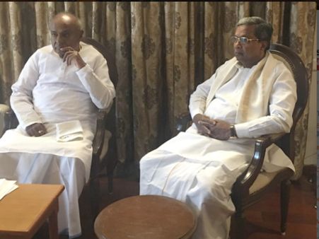 ಕಾವೇರಿಗಾಗಿ ಕೋಪ ಮರೆತು ಗೌಡ್ರ ಮನೆಗೆ ಬಂದ ಸಿದ್ದರಾಮಯ್ಯ