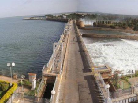 ಕೆ.ಅರ್.ಎಸ್ ಗೆ ನುಗ್ಗಲು ಯತ್ನಿಸಿದವರ ಮೇಲೆ ಲಾಠಿ ಚಾರ್ಜ್