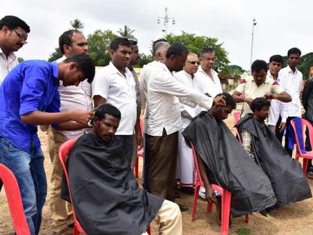 ಮೈಸೂರು ದಸರಾಗೆ ಬಂದಿರುವ ಆನೆಗಳ ಮಾವುತರಿಗೆ ಕ್ಷೌರ