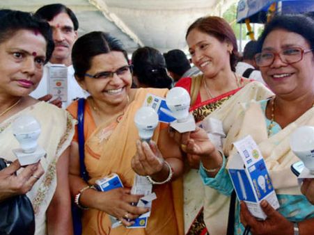 ರೂ. 50ಕ್ಕೆ ಎಲ್ ಇ ಡಿ ಬಲ್ಬ್: ಮುಂದಿನ ವಾರದಿಂದ ವಿತರಣೆ