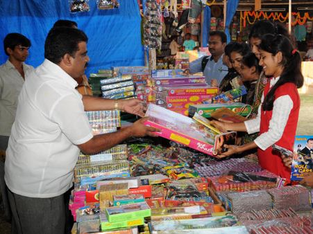 ಮೈಸೂರಲ್ಲಿ ಪಟಾಕಿ ವ್ಯಾಪಾರ ಠುಸ್ಸೋ ಠುಸ್!