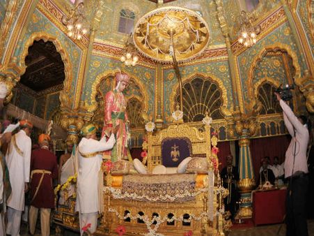 ಮದುವೆ ನಂತರ ಯದುವೀರ್ ಮೊದಲ ಖಾಸಗಿ ದರ್ಬಾರ್!