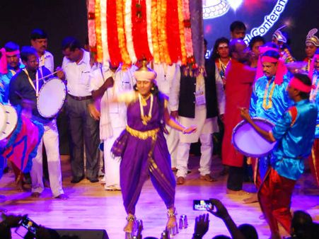 ಹುಚ್ಚೆದ್ದು ಕುಣಿಯುವಂತೆ ಮಾಡಿದ ಜಾನಪದ ಕಲಾವೈಭವ