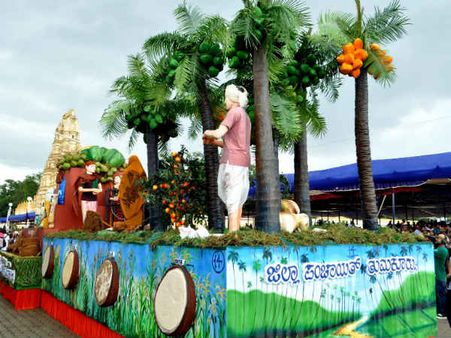 ಜಂಬೂಸವಾರಿಗೆ ಕಳೆಗಟ್ಟಿದ ಸ್ತಬ್ಧ ಚಿತ್ರ, ಕಲಾತಂಡಗಳು