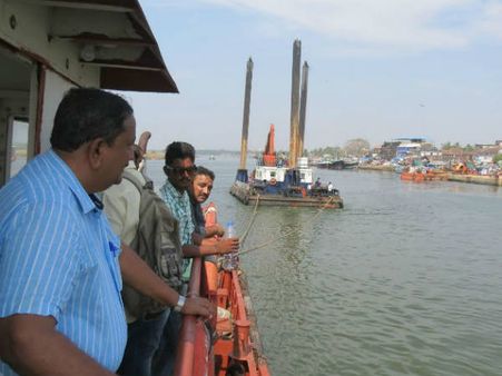ಕರಾವಳಿ ಹಳೆ ಬಂದರಿಗೆ ಬಂತು ಹೂಳೆತ್ತುವ ಯಂತ್ರ