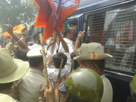 ಟಿಪ್ಪು ಜಯಂತಿ ವಿರೋಧಿಸಿ ಮೆರವಣಿಗೆ: ಕಾರ್ಯಕರ್ತರ ಬಂಧನ