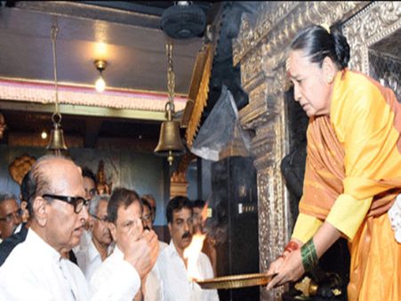 ಹಿಲರಿ ಗೆಲ್ಲಲೆಂದು ಮಂಗಳೂರಲ್ಲಿ ಕೃಷ್ಣನಿಗೆ ವಿಶೇಷ ಪೂಜೆ