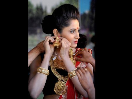 ರಿಲಯನ್ಸ್ ಜುವೆಲ್ಸ್ ವಧುವಿಗಾಗಿ ವಿಶೇಷ ಆಭರಣ ಗ್ಯಾಲರಿ