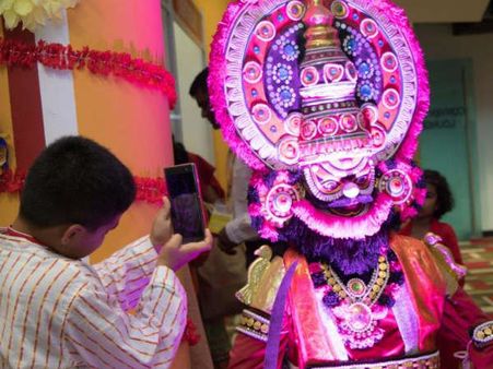 ಸಿಂಗಾರ ಕನ್ನಡ ಸಂಸ್ಕೃತಿ ಸಮ್ಮೇಳನದ ಸಭಾಂಗಣದಾಚೆ