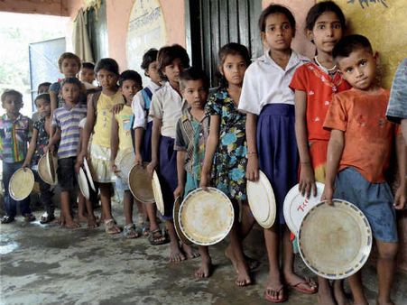 ಬಿಸಿಯೂಟದ ಮಕ್ಕಳಿಗೆ ಆಧಾರ್ : ಸುಪ್ರೀಂ ಆದೇಶದ ಉಲ್ಲಂಘನೆಯೆ?