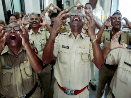 2016 : ಸತ್ಯದ ತಲೆ ಮೇಲೆ ಪೆಟ್ಟು ಕೊಟ್ಟ 'ಫೇಕ್' ಸಂದೇಶಗಳು