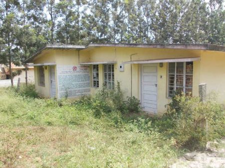 ಕಿಡಿಗೇಡಿಗಳಿಗೆ ಅಡ್ಡೆಯಾಯ್ತು ನವಿಲೂರ ವಸತಿಗೃಹ