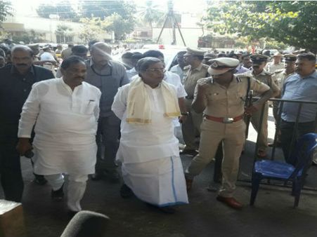 ಮಹದೇವ್ ಪ್ರಸಾದ್ ಅವರಿಗೆ ಸಿದ್ದು ಅಂತಿಮ ನಮನ