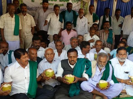 ಕೆಆರ್ ನಗರದಲ್ಲಿ ತಾತ್ಕಾಲಿಕವಾಗಿ ಉಪವಾಸ ಸತ್ಯಾಗ್ರಹ ಕೈಬಿಟ್ಟ ರೈತರು