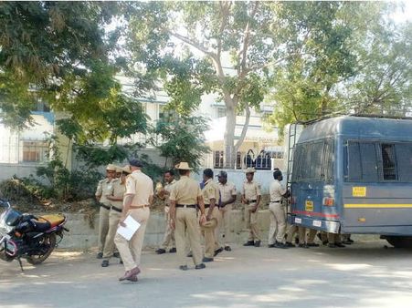 ನವಲಗುಂದ ಬಂದ್: ತೆರೆಯದ ದುಕಾನು, ಸಾವಿರಕ್ಕೂ ಹೆಚ್ಚು ಪೊಲೀಸರ ನಿಯೋಜನೆ