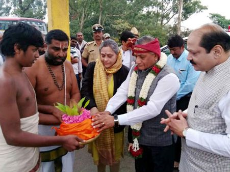 ಹಿಮವದ್ ಗೋಪಾಲಸ್ವಾಮಿ ಬೆಟ್ಟದಲ್ಲಿ ಕೇಂದ್ರ ಸಚಿವ ವಿಕೆ ಸಿಂಗ್ ದಂಪತಿ