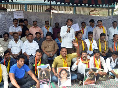 ಮೈಸೂರು ಮೃಗಾಲಯ ನಿರ್ದೇಶಕಿ ವಿರುದ್ಧ ಪ್ರತಿಭಟನೆ