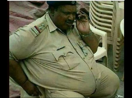 ಆಸ್ಪತ್ರೆ ಸೇರಿದ ಶೋಭಾ ಡೇ ಟ್ವೀಟ್ ಖ್ಯಾತಿಯ ದಢೂತಿ ಪೊಲೀಸ್ !